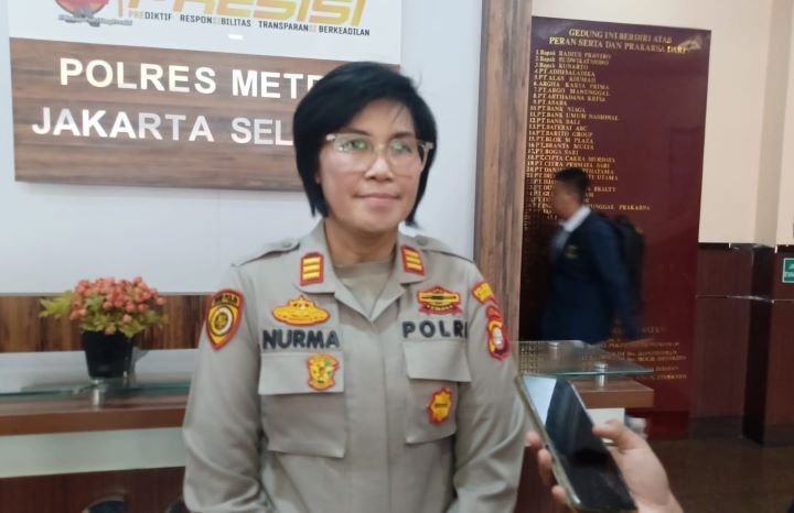Kasubag Humas Polres Metro Jakarta Selatan, AKP Nurma Dewi memberikan keterangan terkait pemanggilan suami artis cantik BCL untuk dimintai keterangan di Mapolres, pada Senin (5/8/2024). Foto: Joesvicar Iqbal/ipol.id